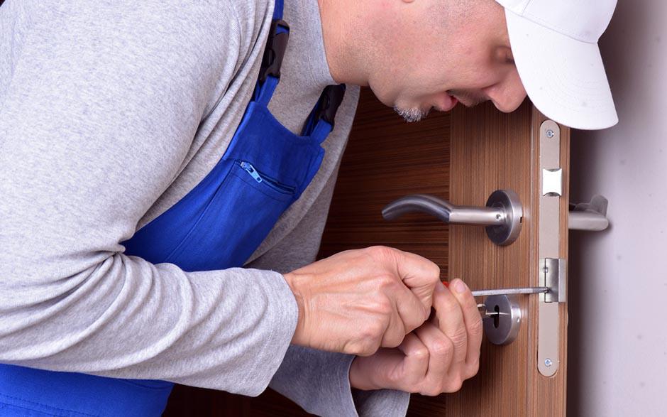 ouvrir porte avec clef derriere Gardanne